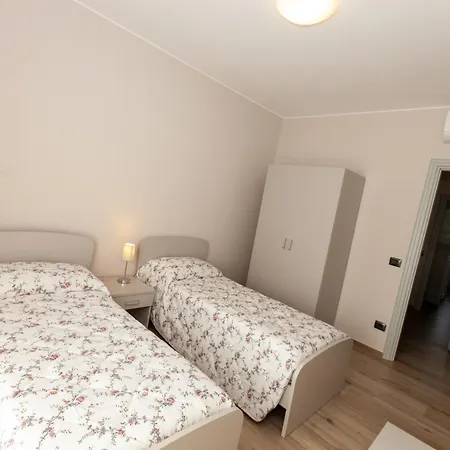 Rossini15 - Garage Privato Άλμπα